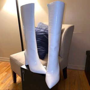 International Concepts Paiton White Croc Boots